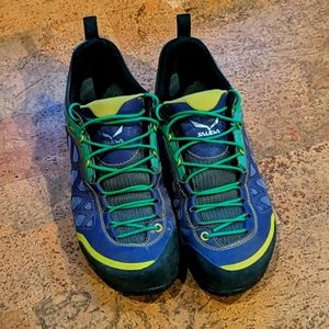 Salewa approach shoes